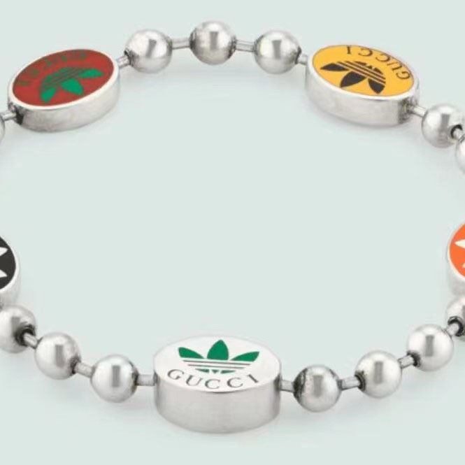 G*u*i bracelets